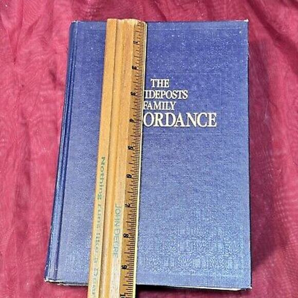 1982 The Guideposts Family Concordance to the Bible Blue Hardcover Catholic - Picture 13 of 14